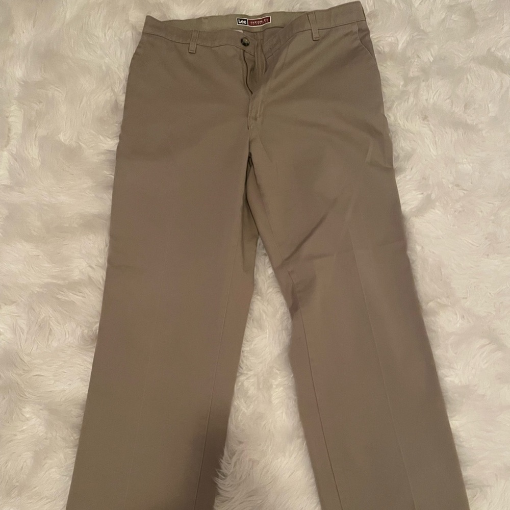 Khaki pants. Lee Custom Fit. 34x32